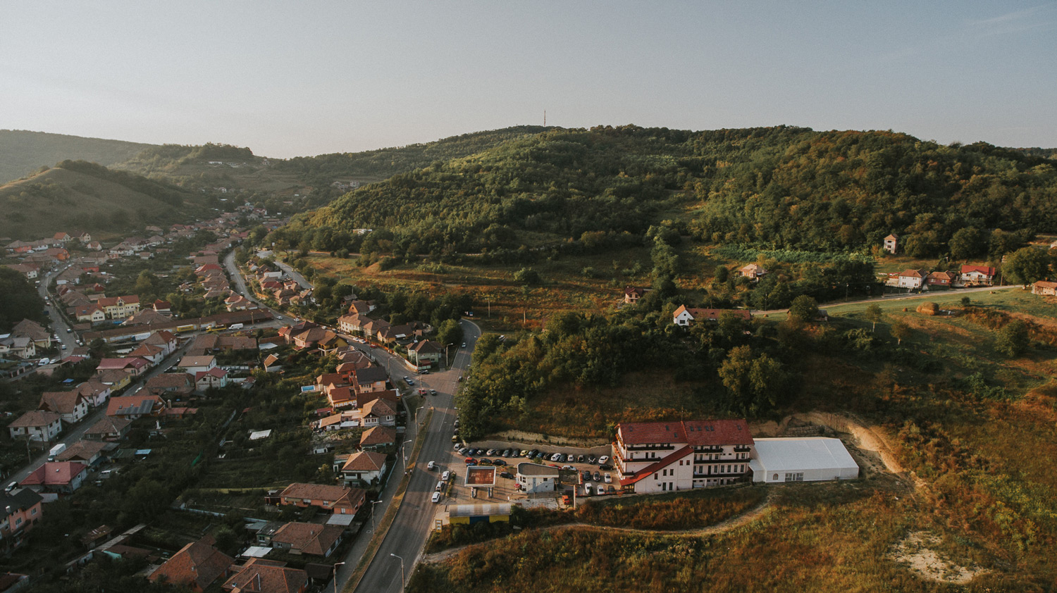 adela-louai-teaser-123a