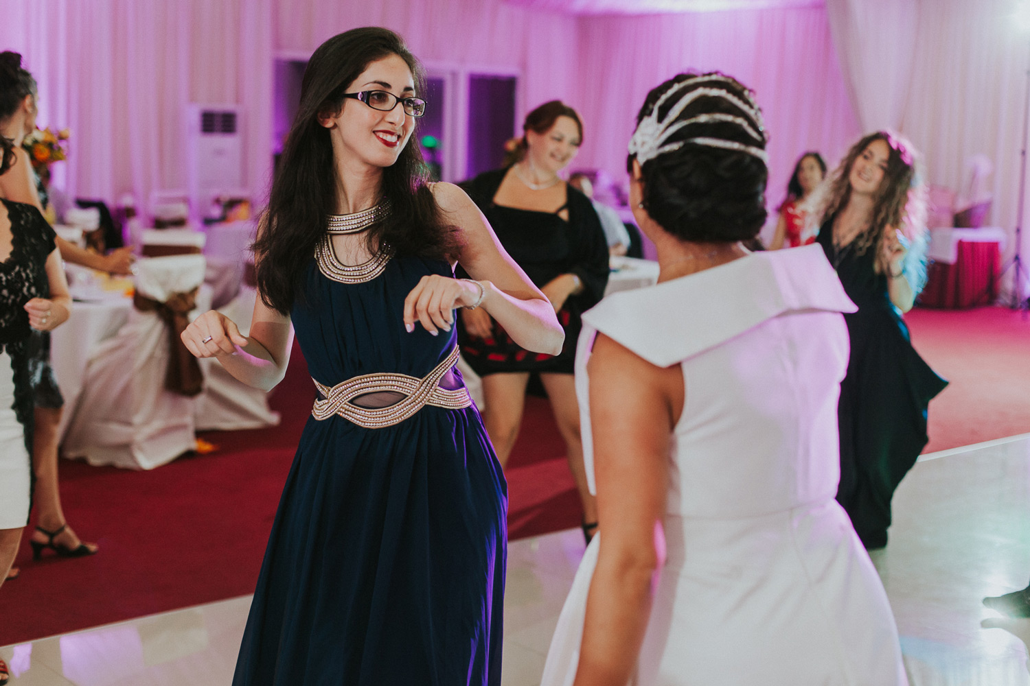 adela-louai-teaser-200