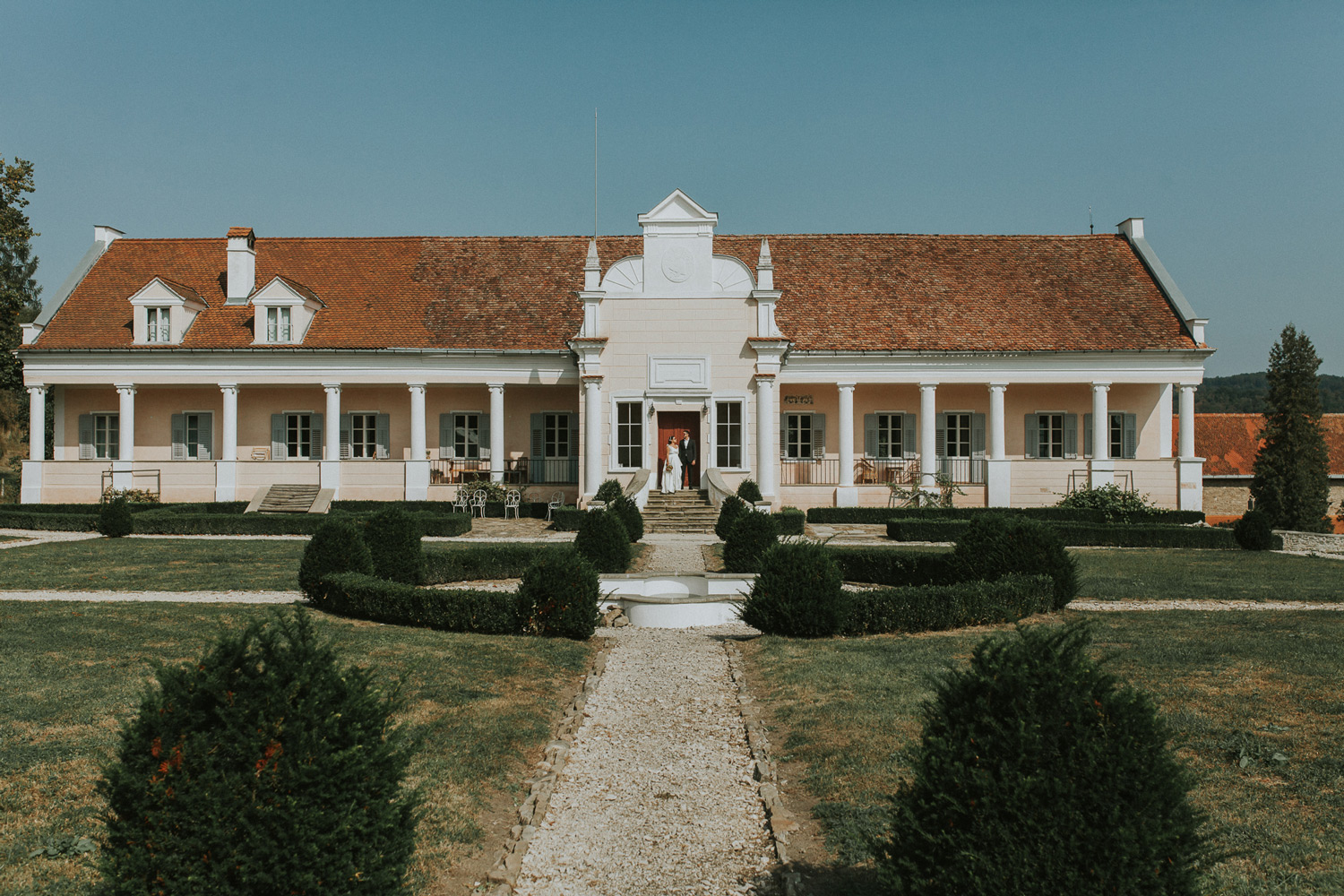 adela-louai-teaser-216